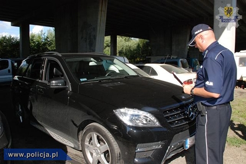Odzyskany mercedes, źródło: Źródło: policja.pl
