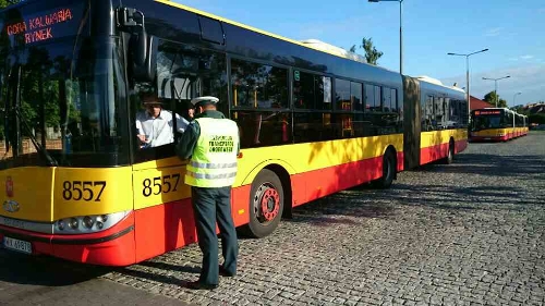 Badanie trzeźwości kierowcy autobusu miejskiego, źródło: www.gitd.gov.pl